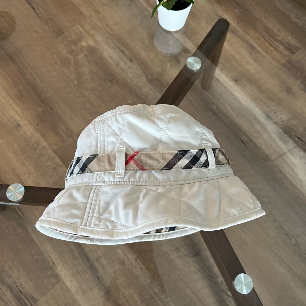 Burberry Kids White Bucket Hat with Check Pattern Casual Spring